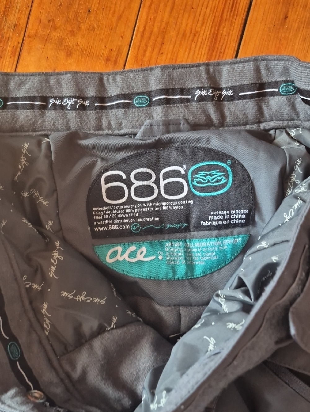 686 Women’s Gray Snowboard Pants with Teal Accent - Ace